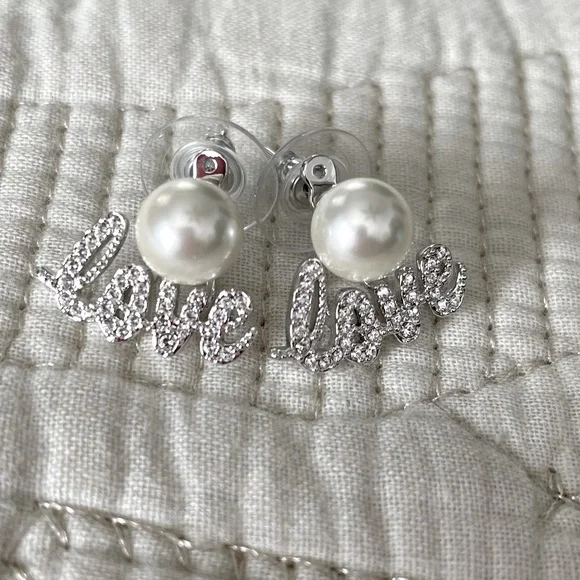 Origami Owl Love Earrings - Picture 1 of 2